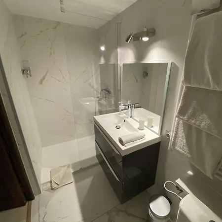 فندق مبيت وإفطار La Du Rhone 4*